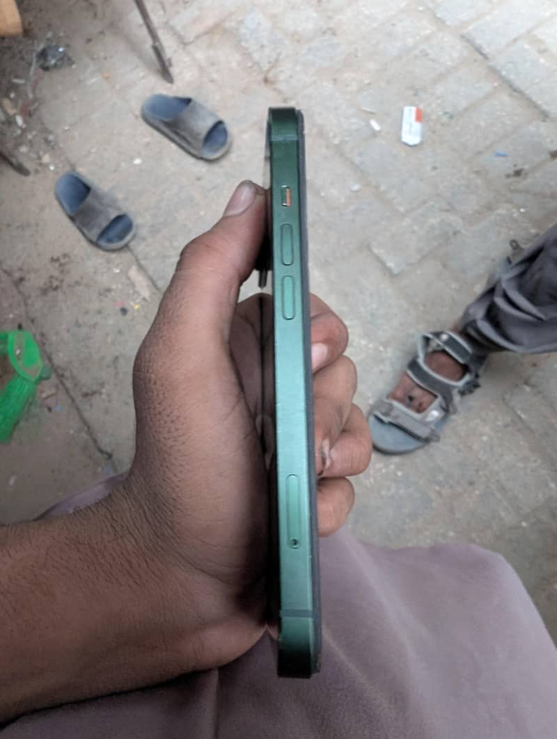 Apple iPhone 13 3
