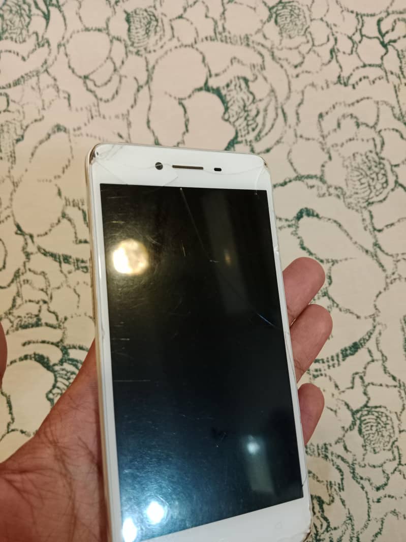 OPPO A35 1