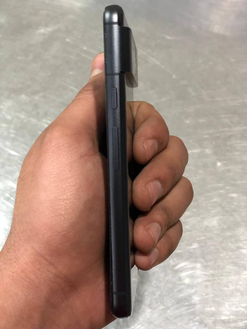 Google Pixel 8 4