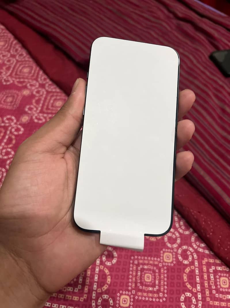 Apple iPhone 13 0