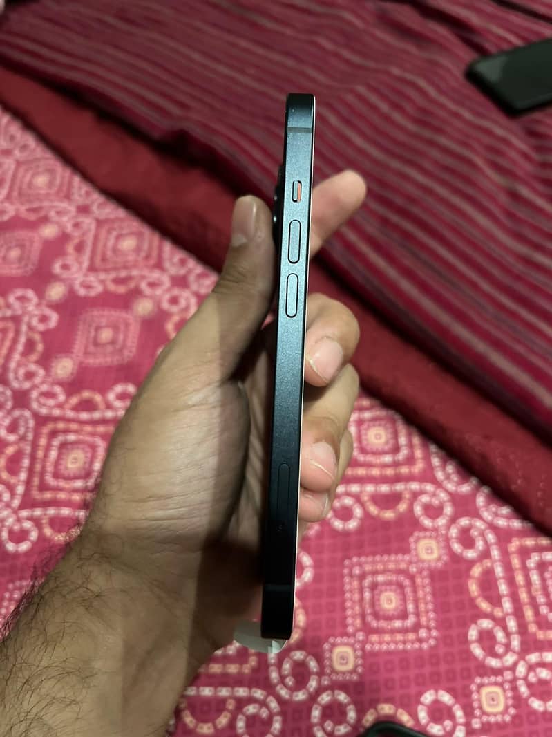 Apple iPhone 13 1