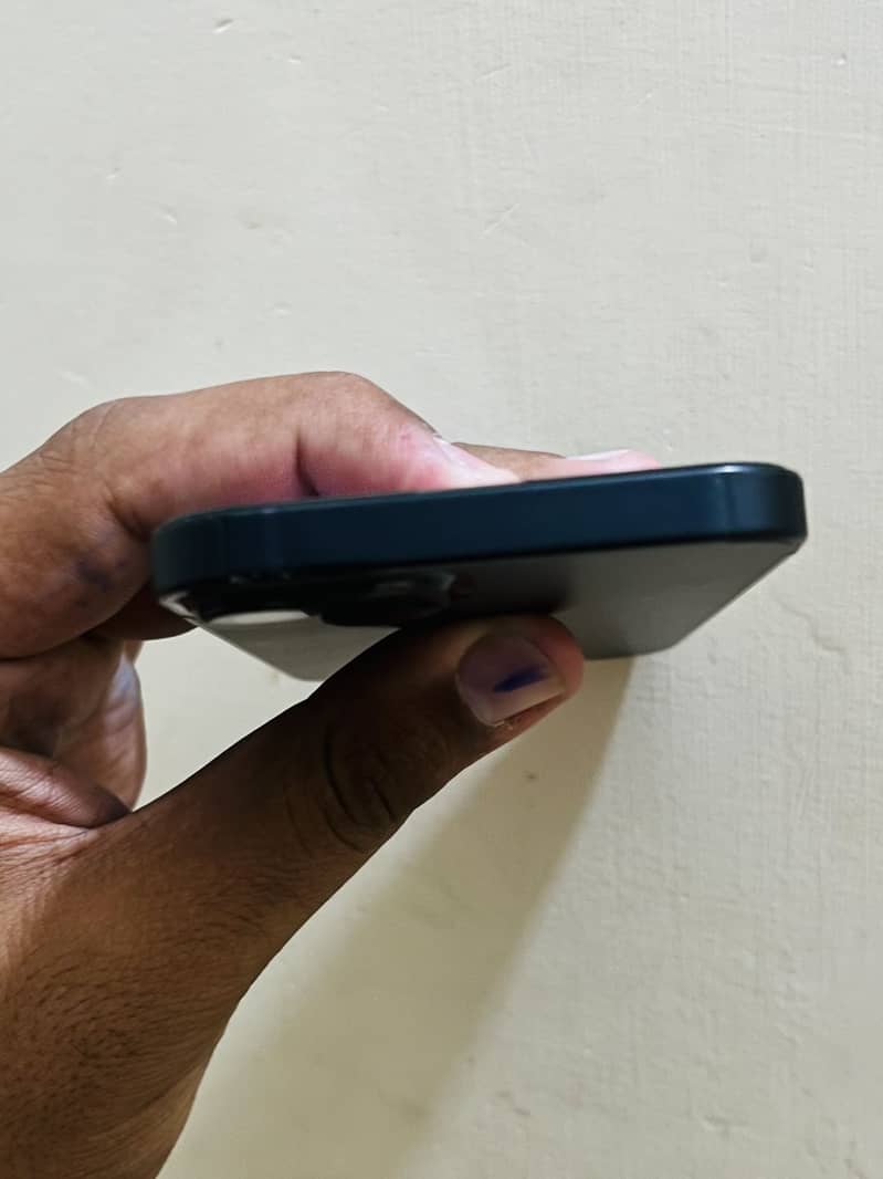 Apple iPhone 13 2