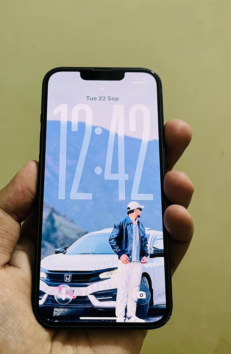 Apple iPhone 13 4