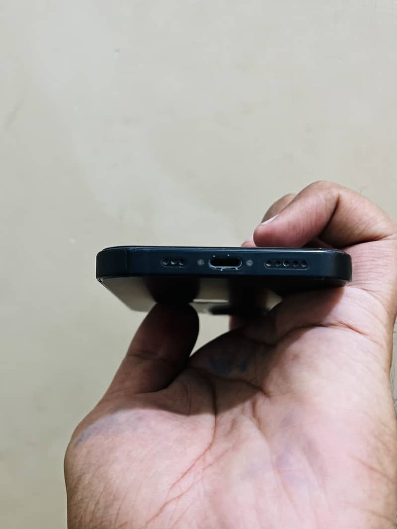 Apple iPhone 13 5