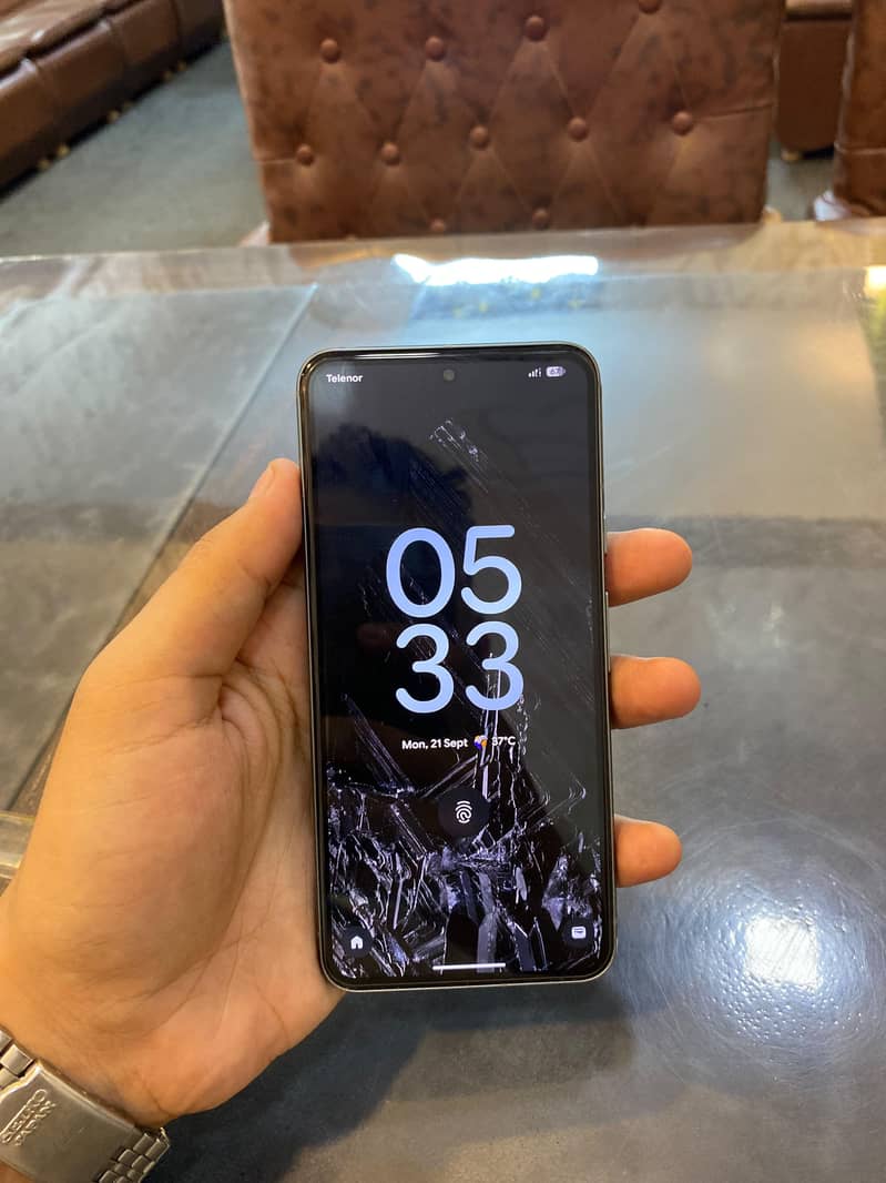 Google Pixel 8 4