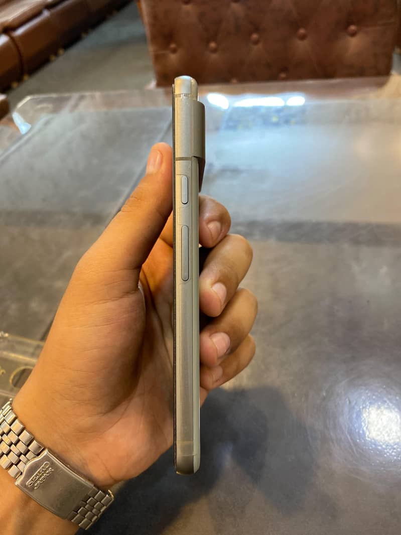Google Pixel 8 6