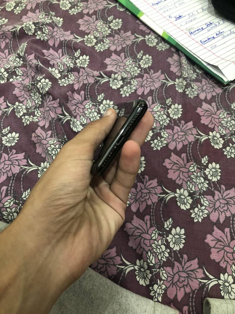 Apple iPhone X 3