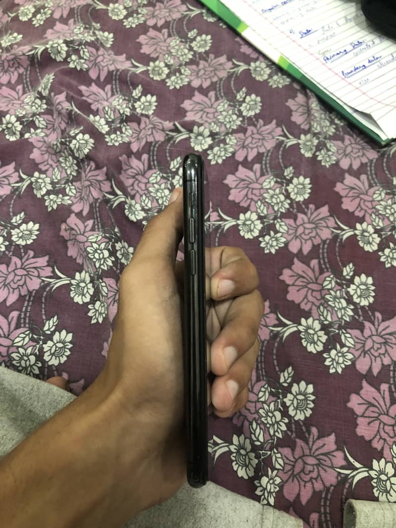Apple iPhone X 5