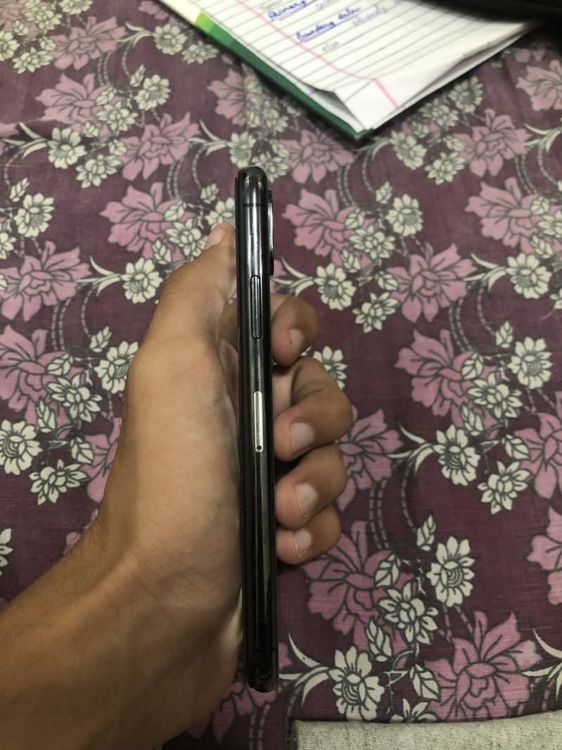 Apple iPhone X 6