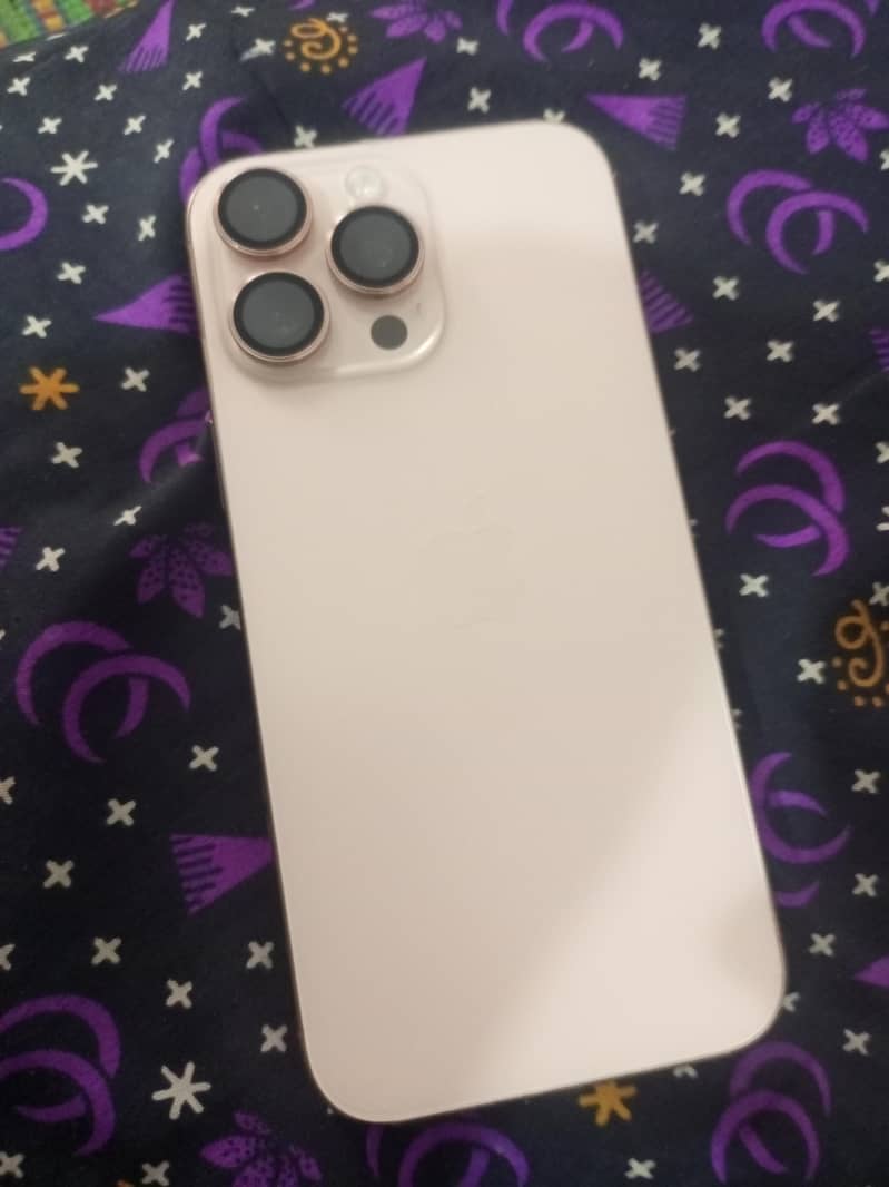 Apple iPhone 16 Pro Max 1