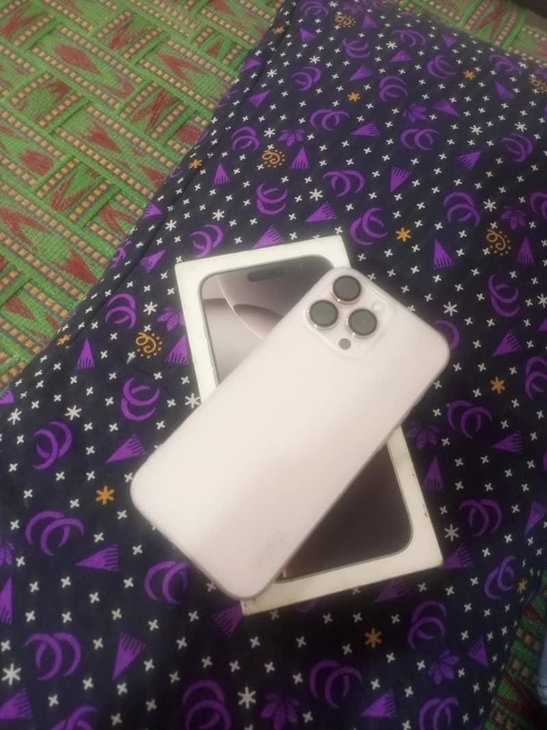 Apple iPhone 16 Pro Max 2