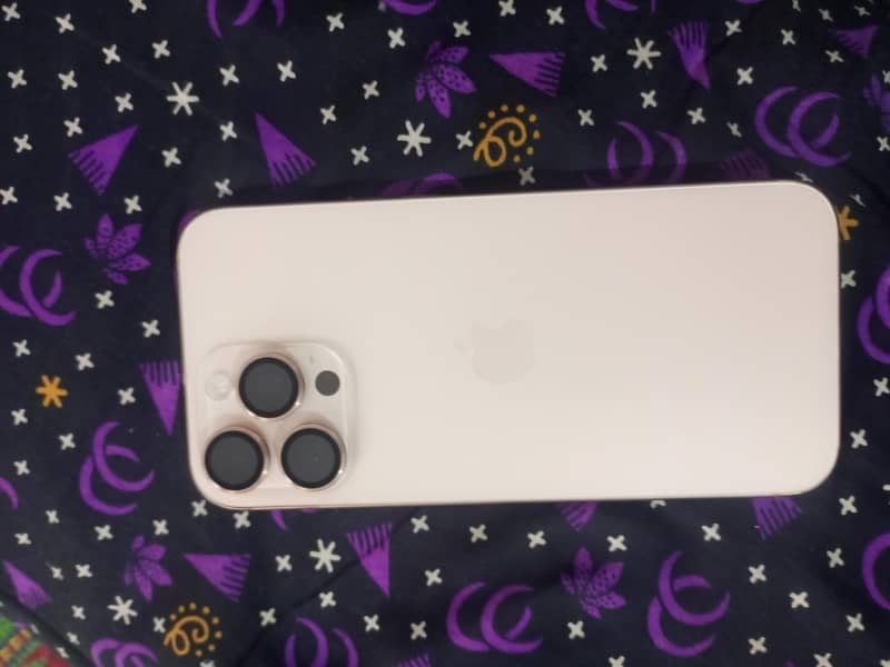 Apple iPhone 16 Pro Max 4