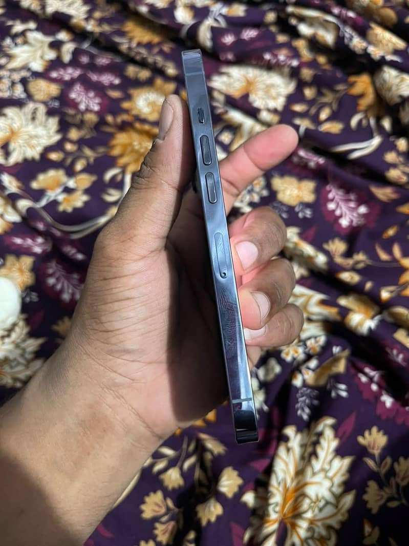 Apple iPhone 13 Pro 8