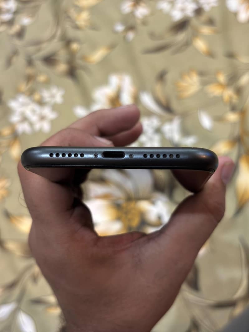 Apple iPhone 11 5