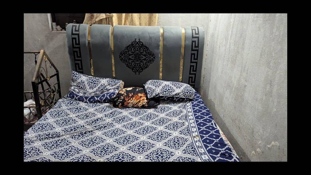 complete bed set  in excellent condition 0