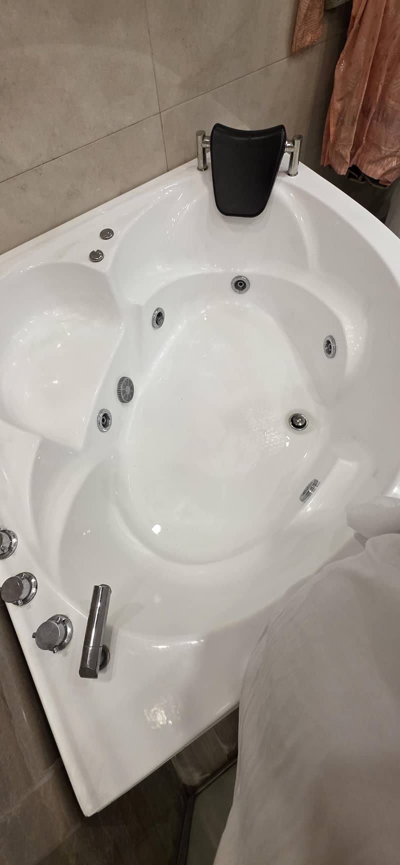 Jacuzzi Large size 4