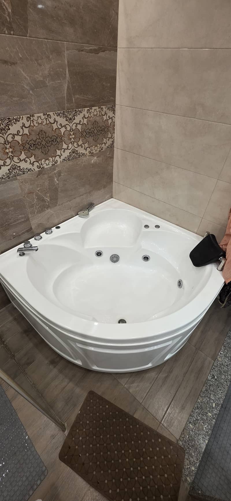Jacuzzi Large size 5
