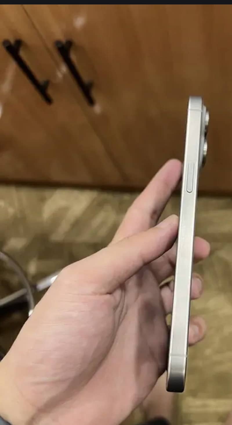Apple iPhone 15 Pro Max 2