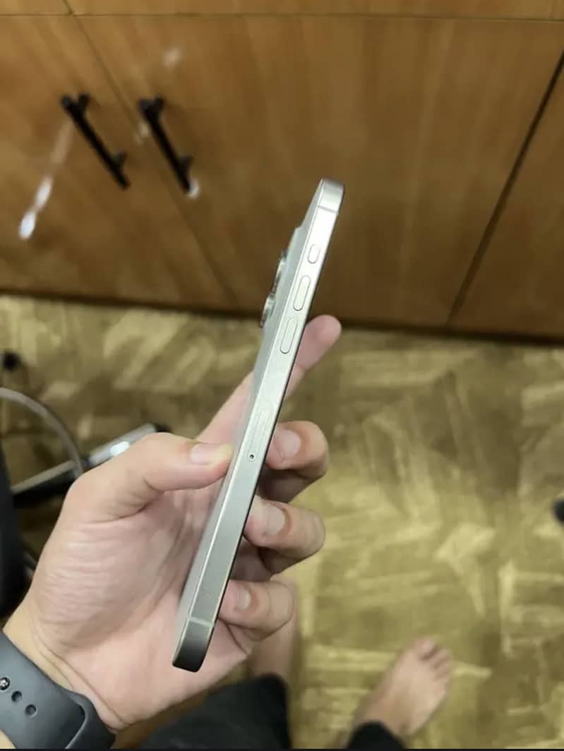 Apple iPhone 15 Pro Max 3