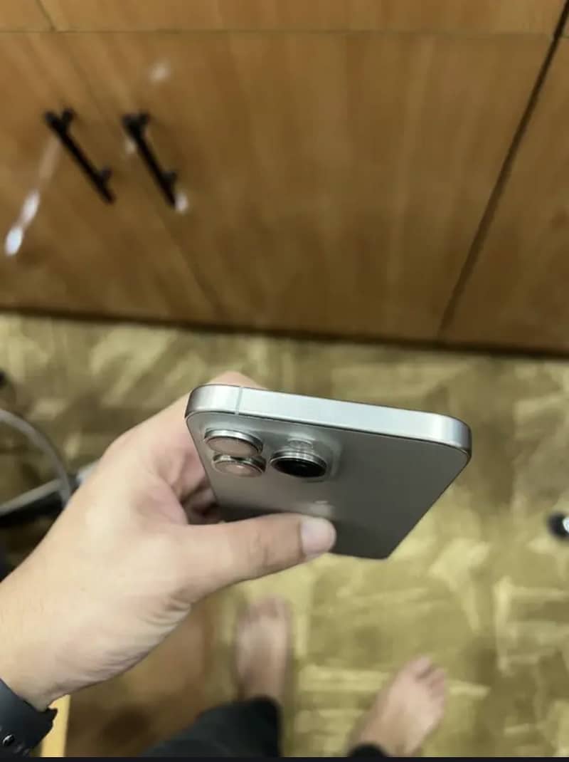 Apple iPhone 15 Pro Max 4