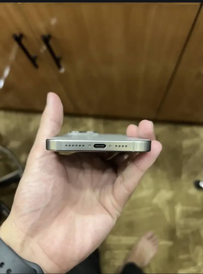 Apple iPhone 15 Pro Max 6