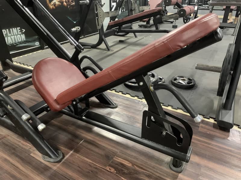 Leg Press Machine 8