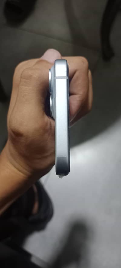 Apple iPhone 15