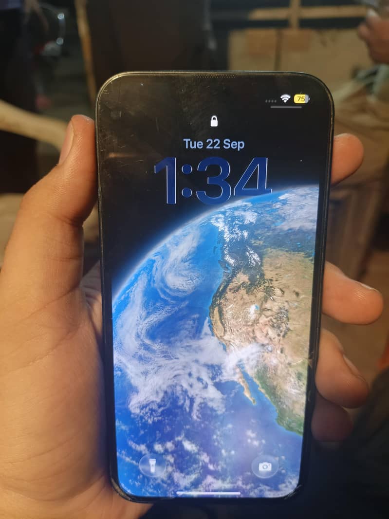 iPhone 13 0