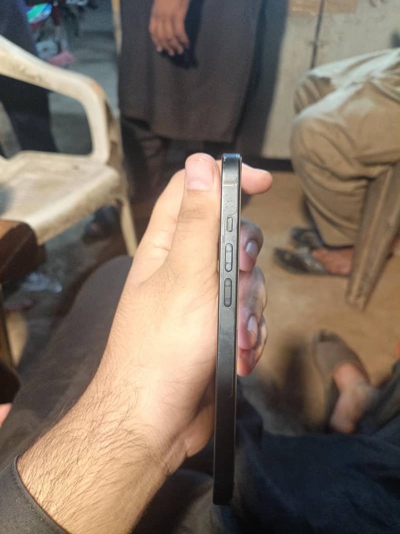 iPhone 13 3