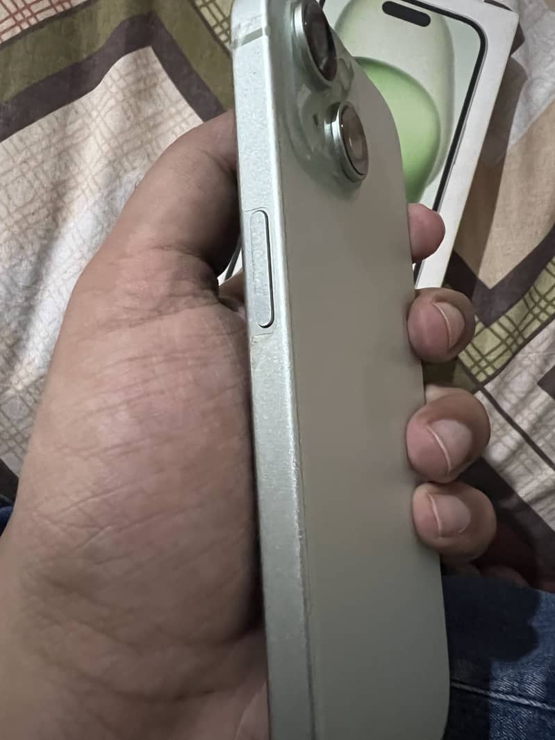 Apple iPhone 15 4