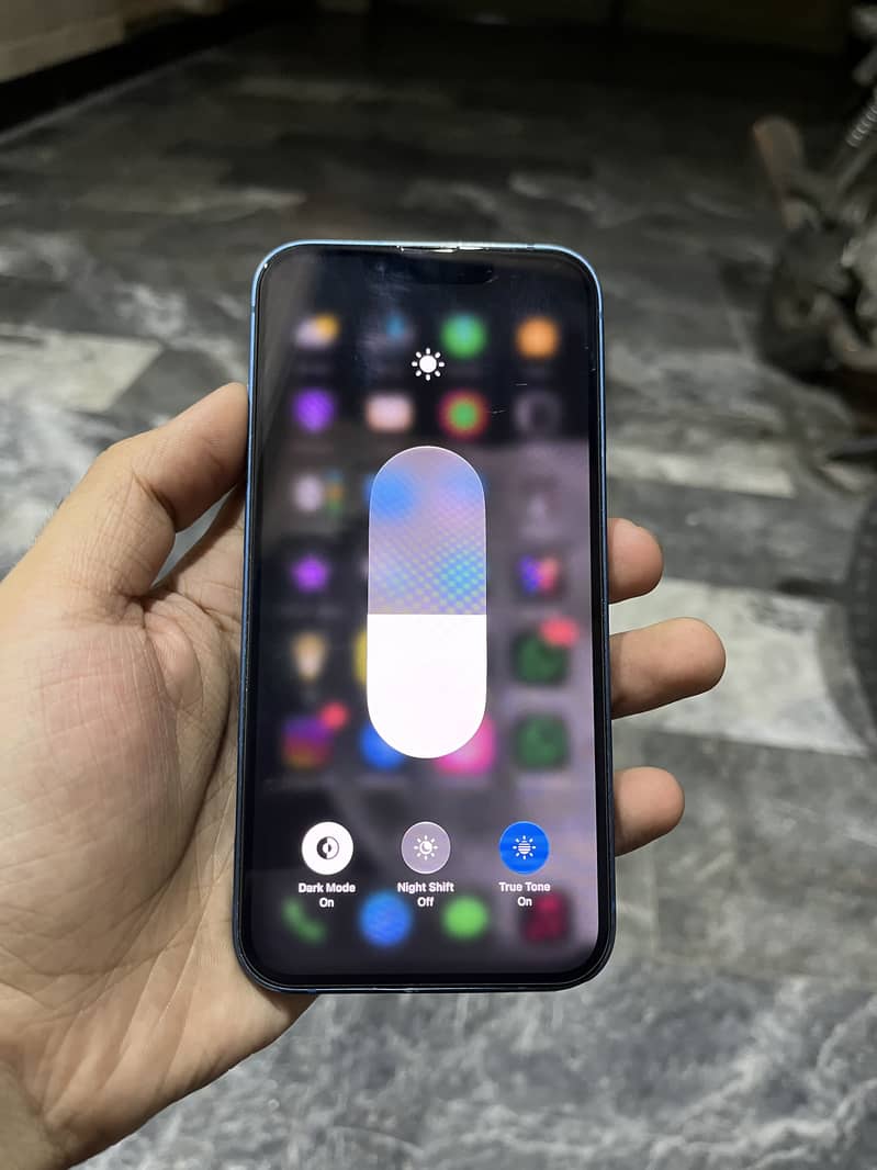 iPhone 13 4