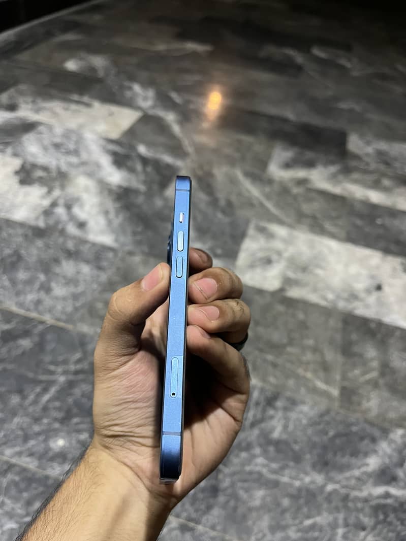 iPhone 13 6