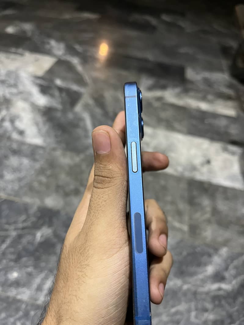 iPhone 13 8