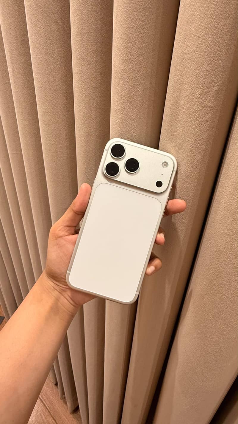 Apple iPhone 17 Pro Max 0