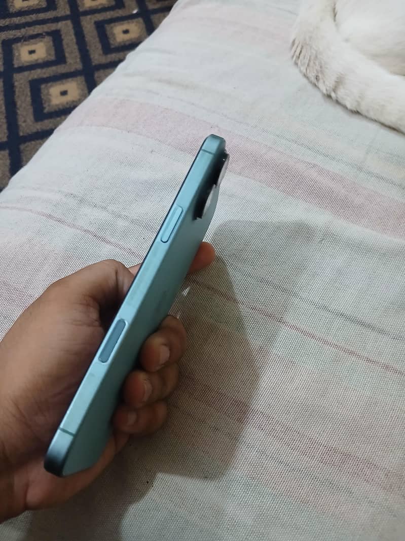 Apple iPhone 16 Plus 0