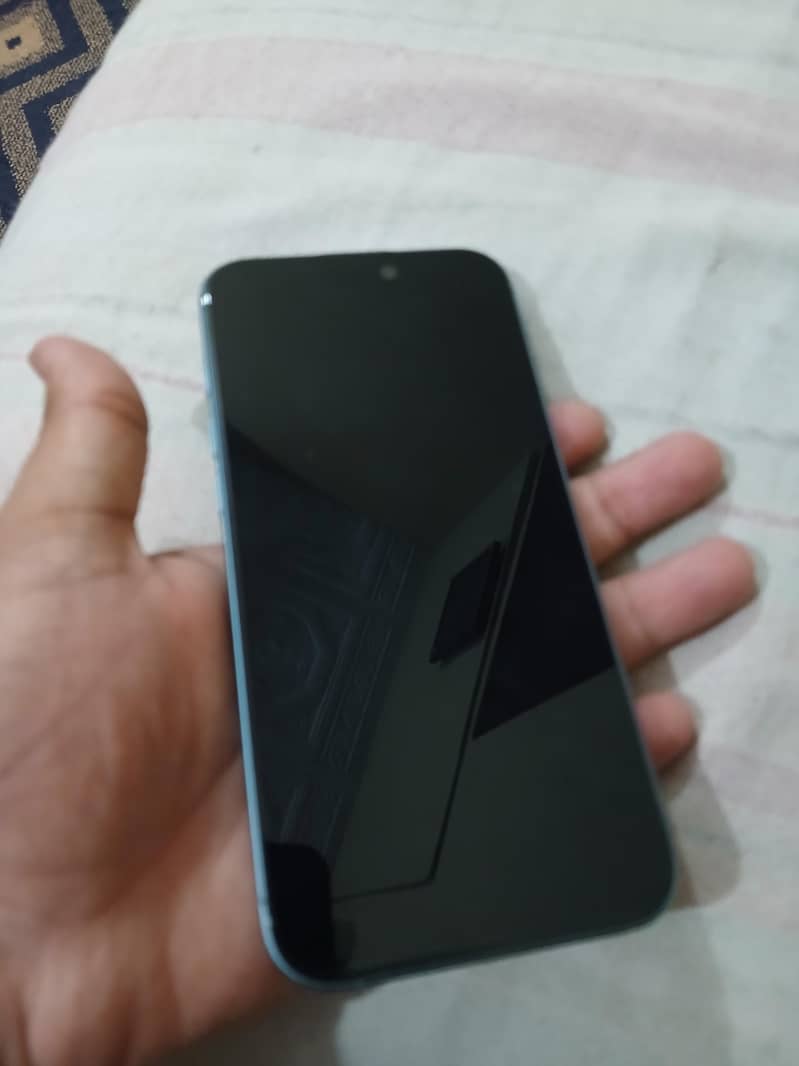 Apple iPhone 16 Plus 3