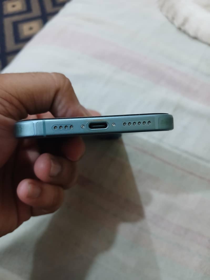 Apple iPhone 16 Plus 4