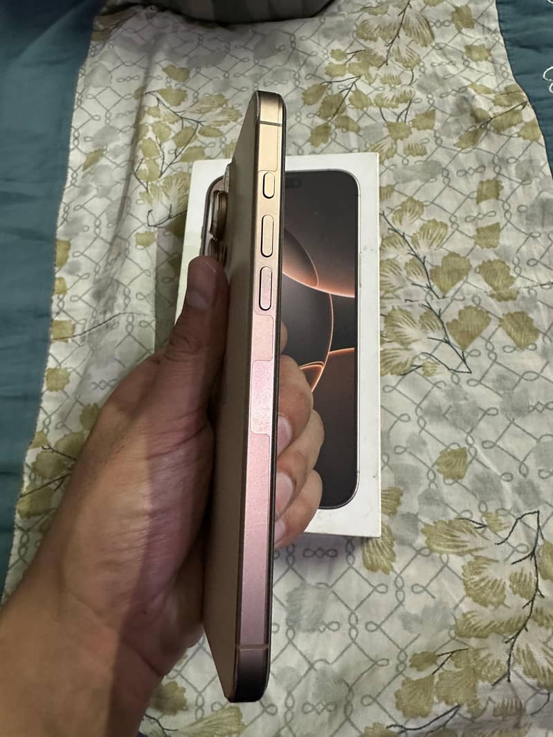 IPhone 16 Pro Max 4
