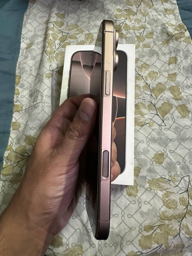 IPhone 16 Pro Max 5