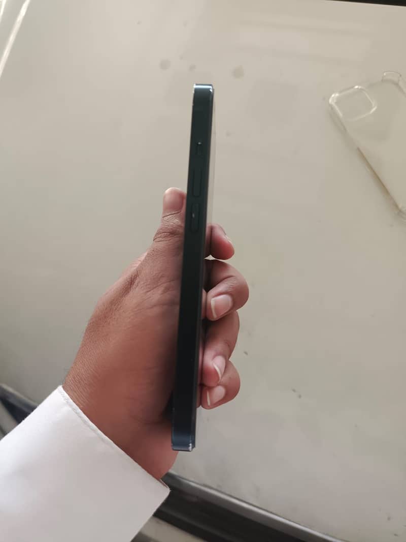 Apple iPhone 13 1