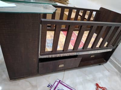 baby coat with mattress and 5 spacious drawer
