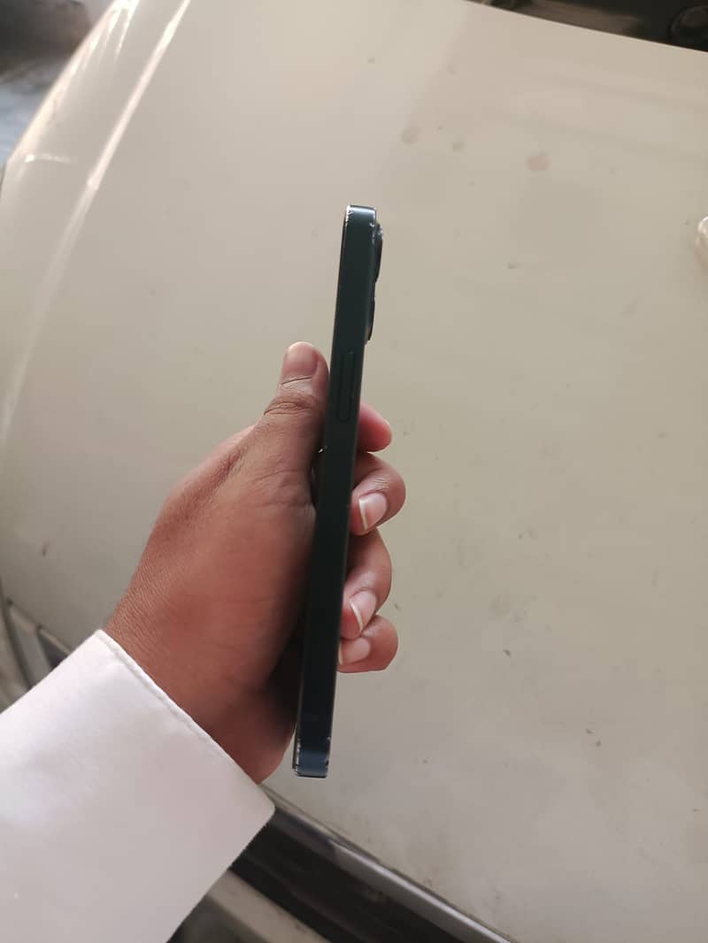 Apple iPhone 13 1