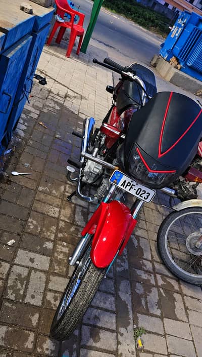 united 100 22/23 sticker (low mileage)