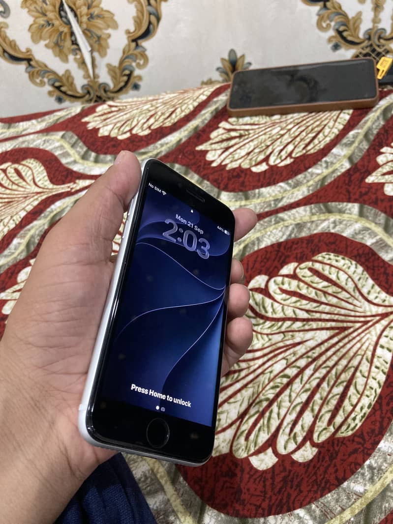 Apple iPhone SE 6