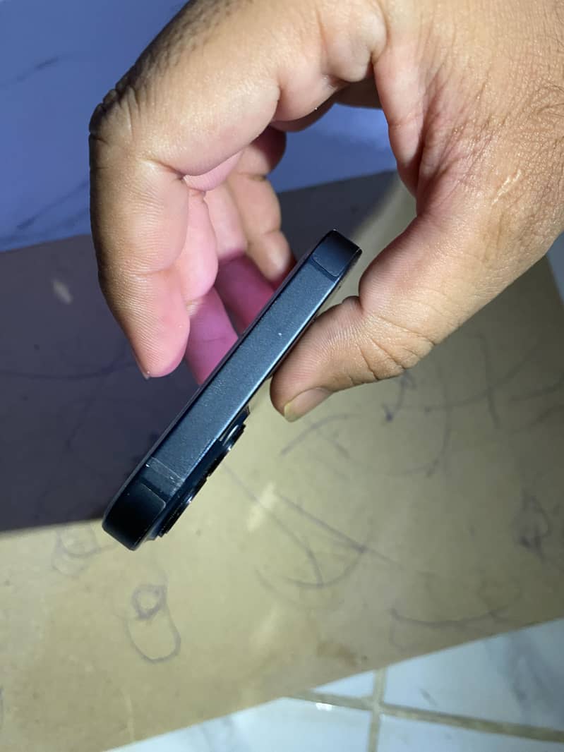 Apple iPhone 13 2
