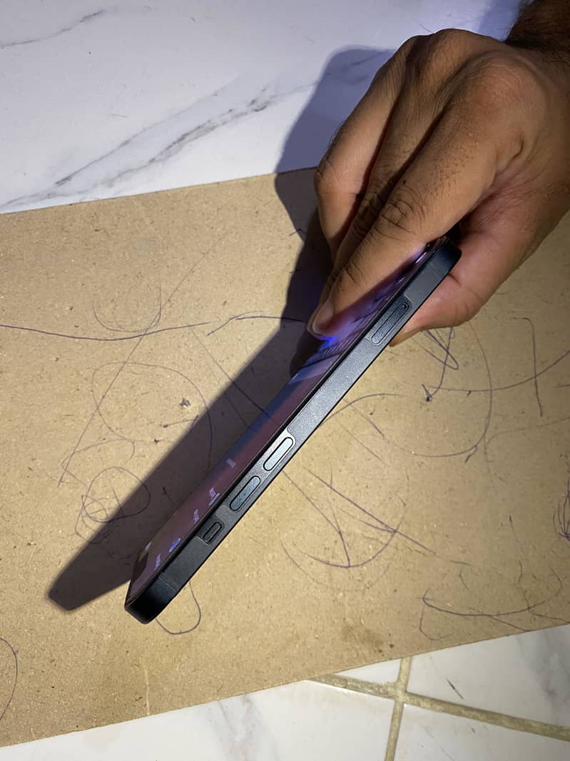 Apple iPhone 13 7