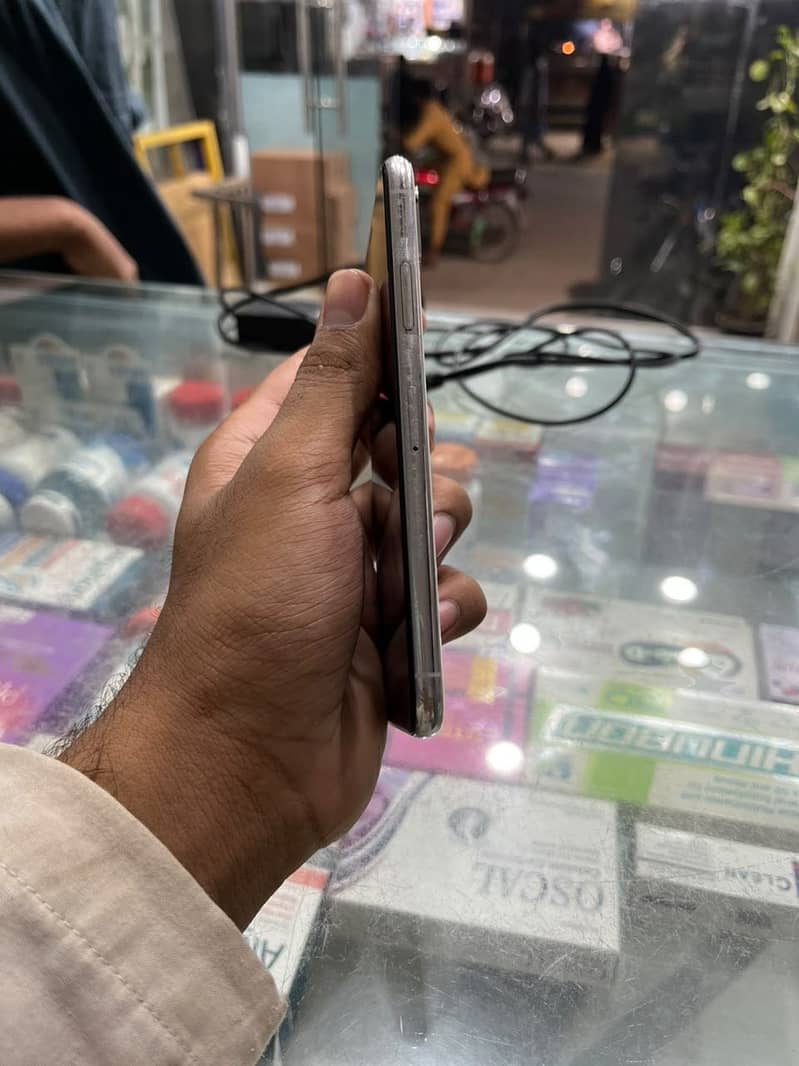 Iphone xs 4