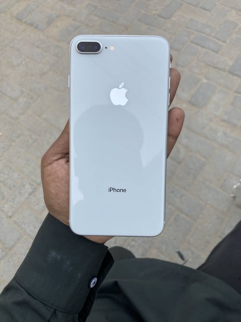 Apple iPhone 8 Plus 1