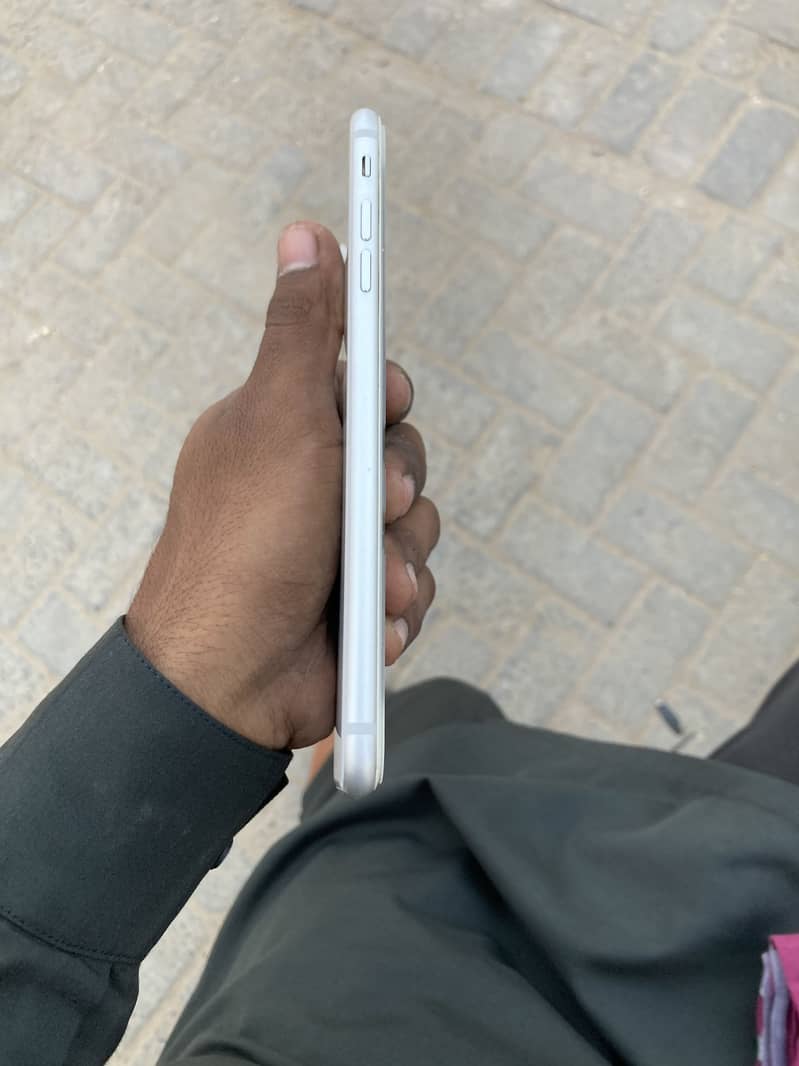 Apple iPhone 8 Plus 3
