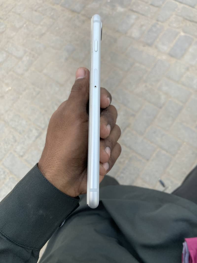 Apple iPhone 8 Plus 4